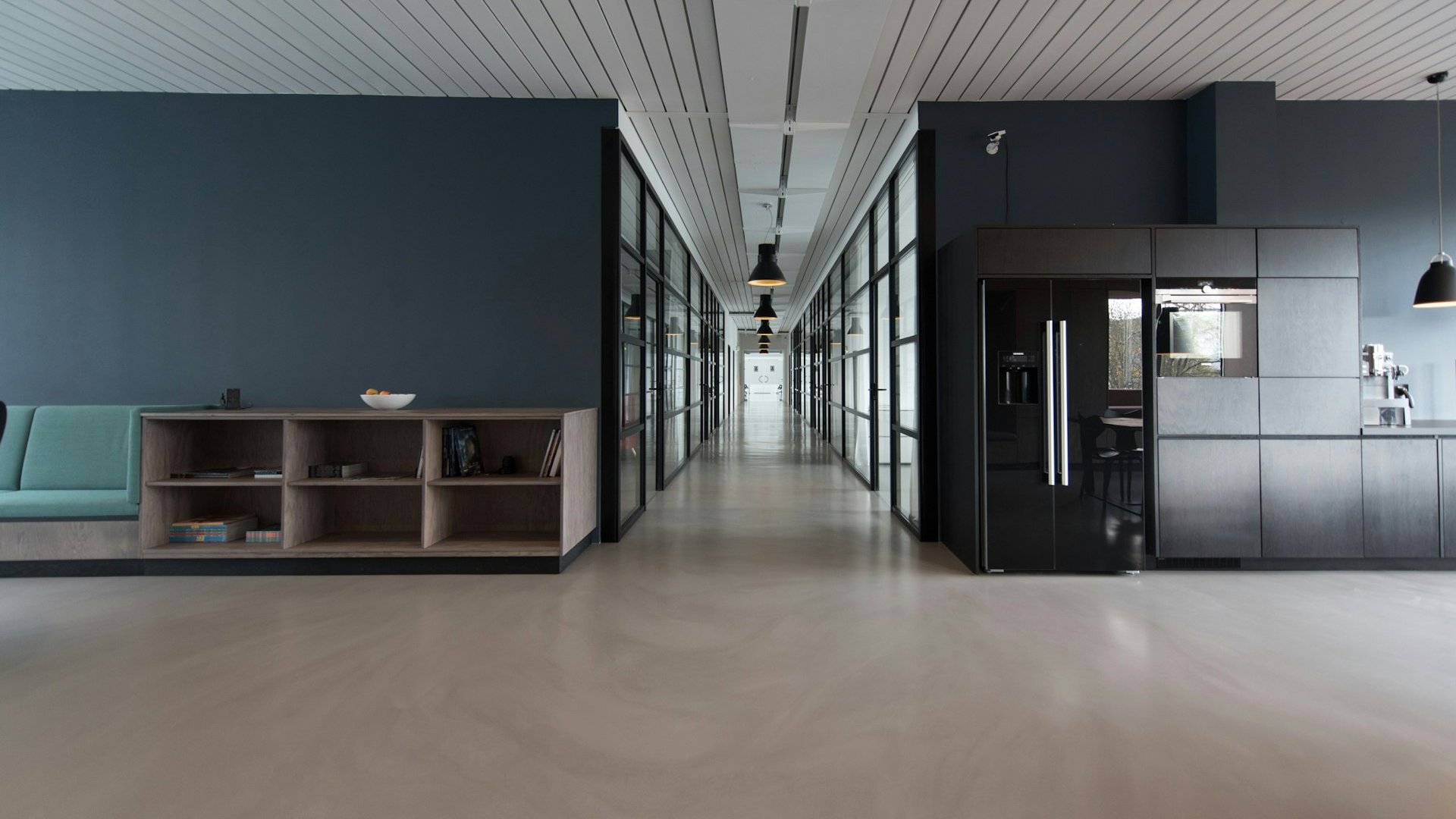 Moderne werkplek met webshop specialisten - E-commerce kantoor gemeente Altena - Altena Webshops